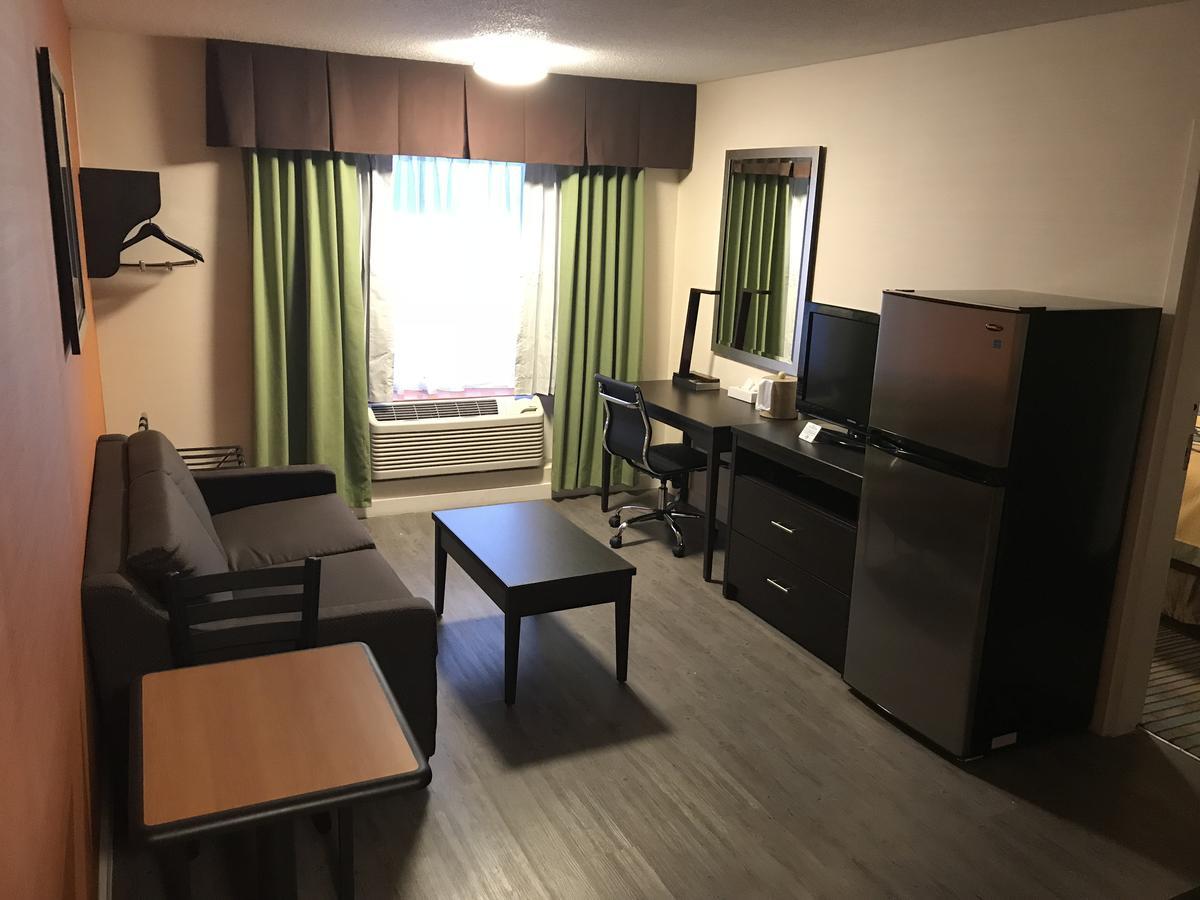 Bay Hill Inns & Suites Neepawa エクステリア 写真