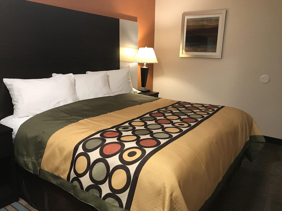 Bay Hill Inns & Suites Neepawa エクステリア 写真