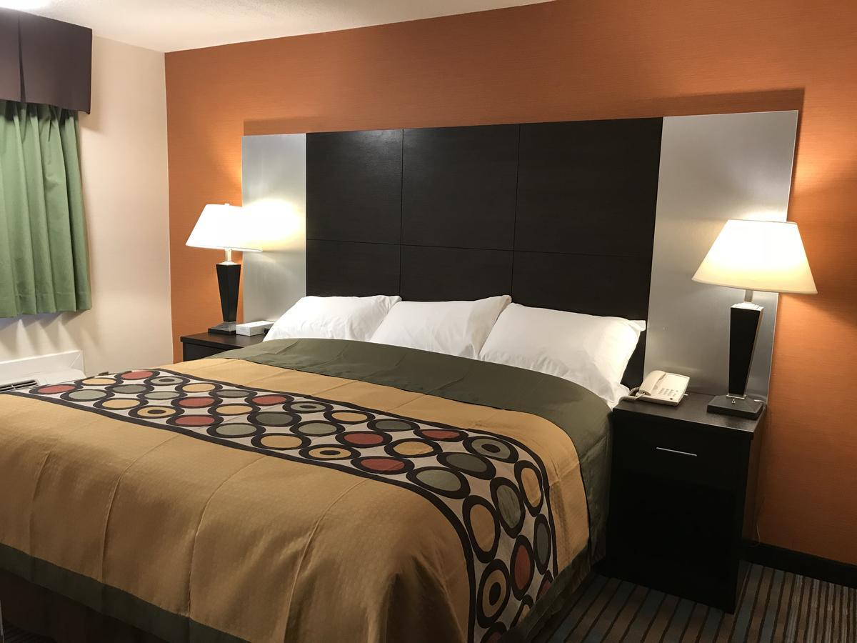 Bay Hill Inns & Suites Neepawa エクステリア 写真