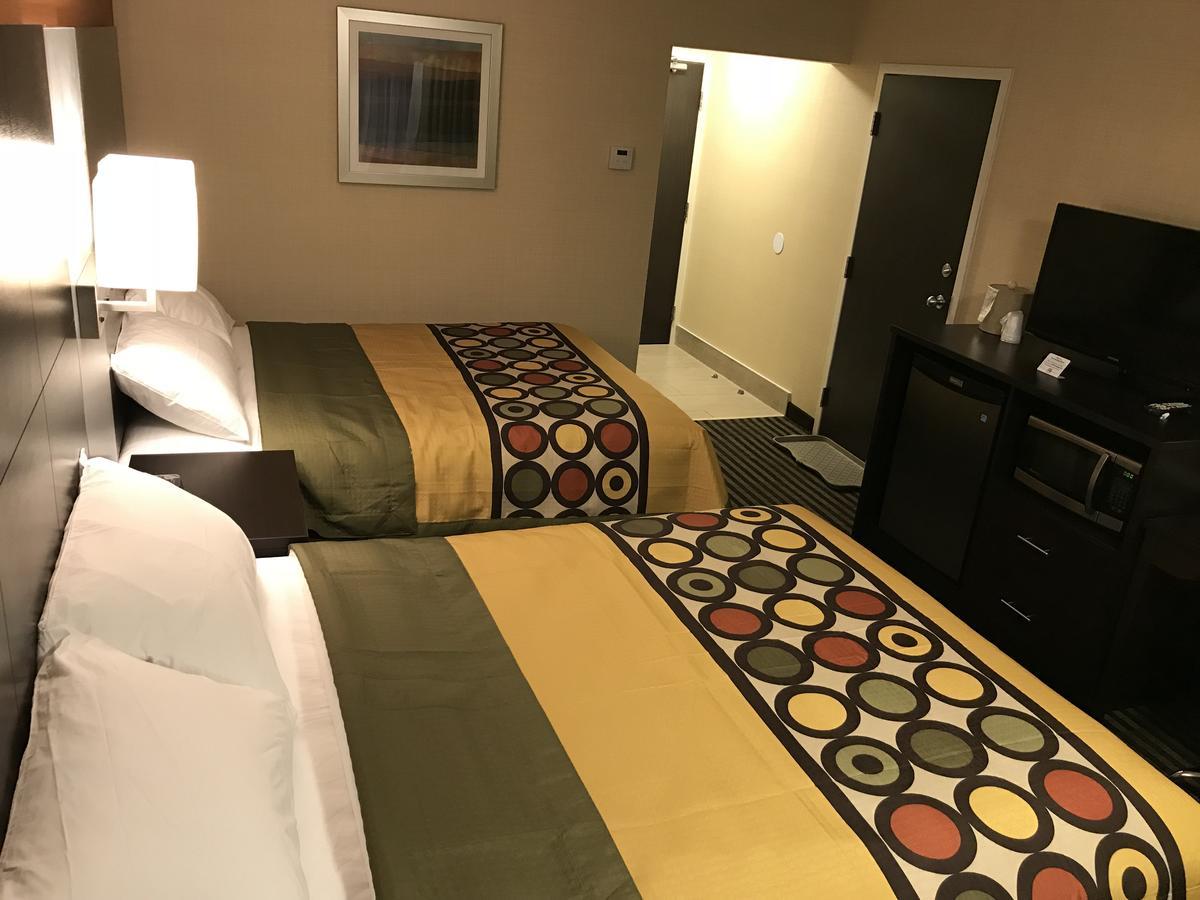 Bay Hill Inns & Suites Neepawa エクステリア 写真
