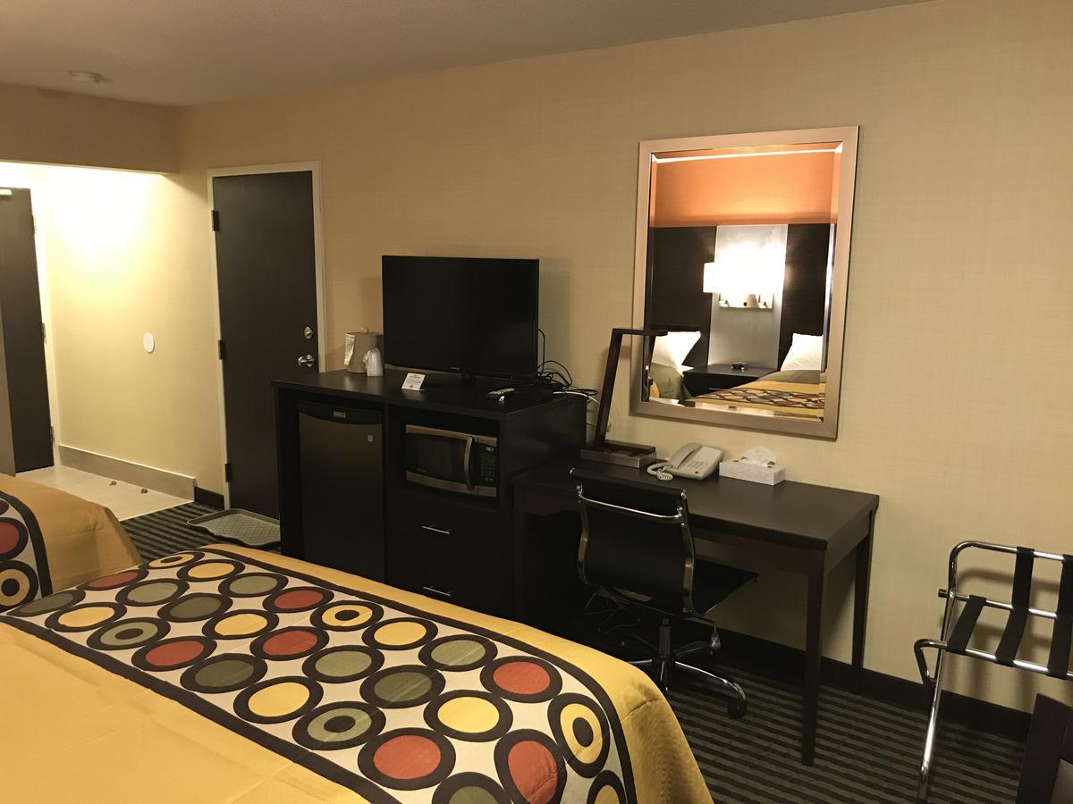 Bay Hill Inns & Suites Neepawa エクステリア 写真
