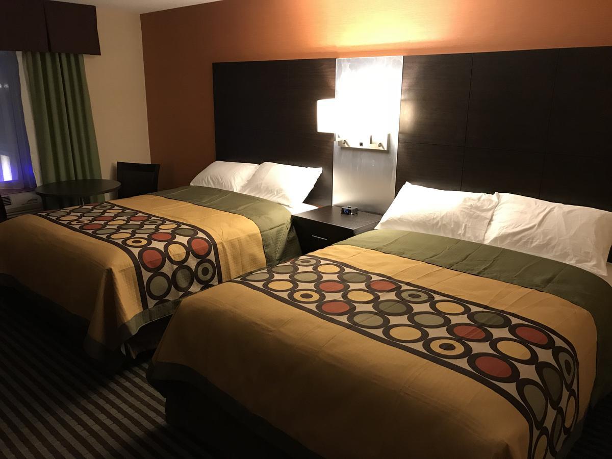 Bay Hill Inns & Suites Neepawa エクステリア 写真