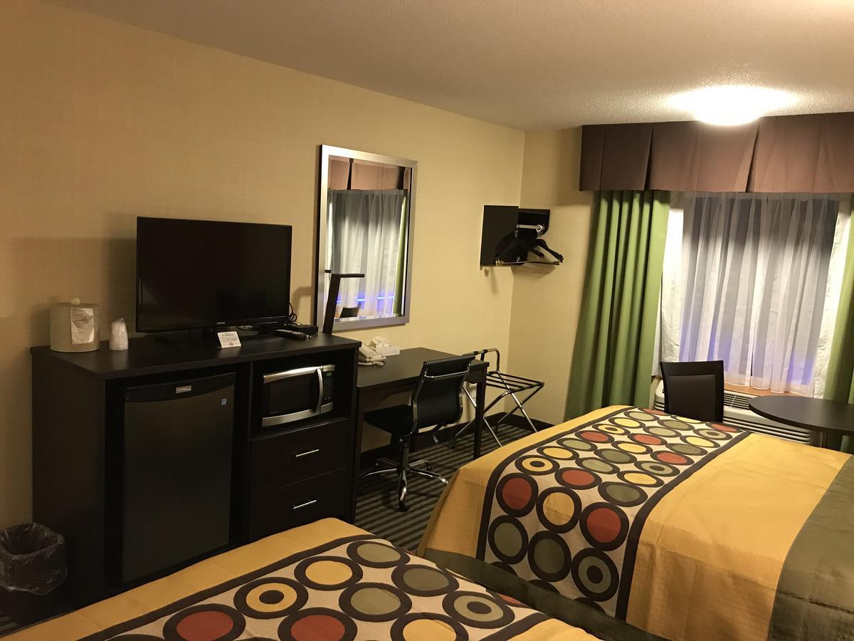 Bay Hill Inns & Suites Neepawa エクステリア 写真
