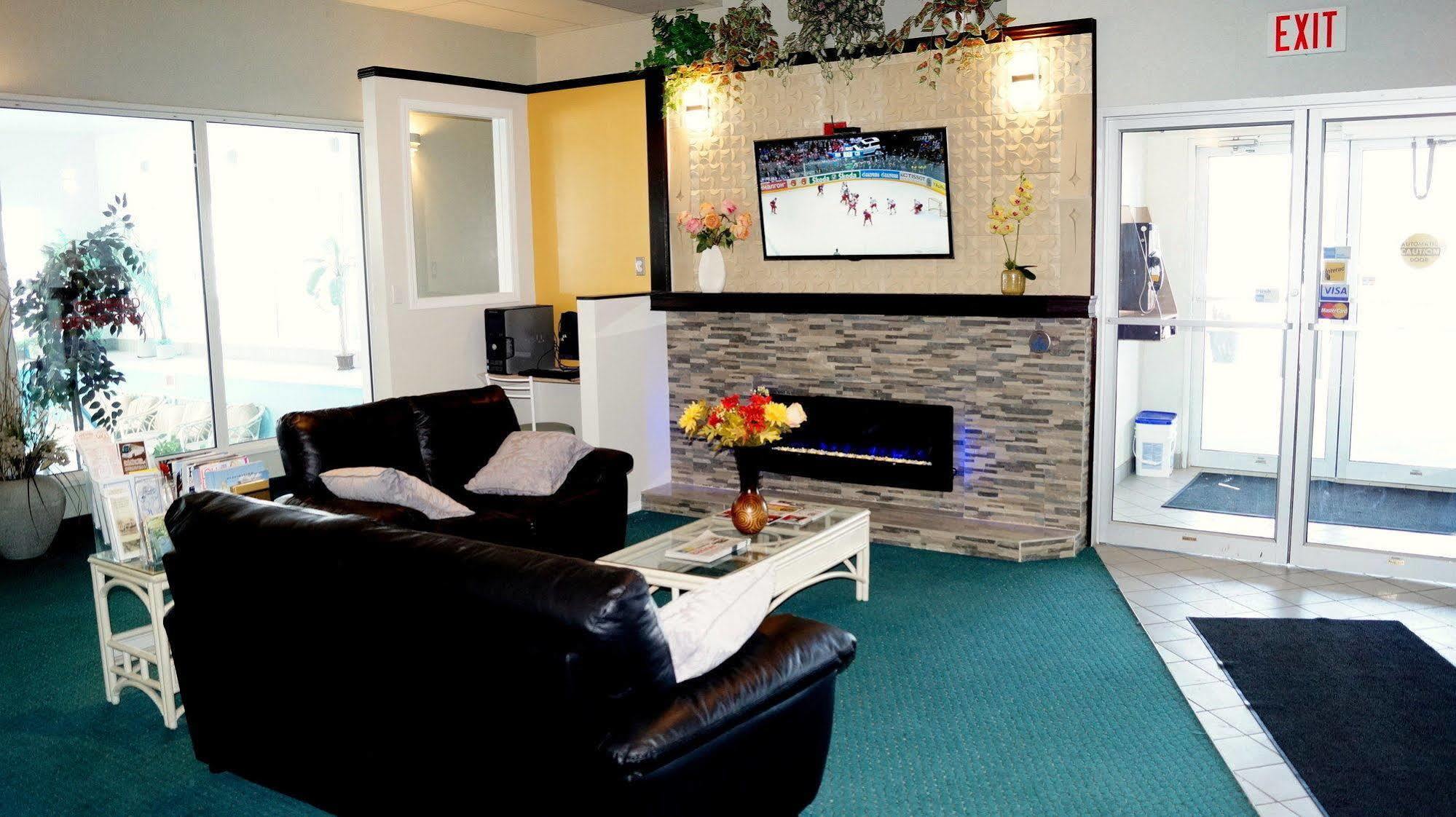 Bay Hill Inns & Suites Neepawa エクステリア 写真