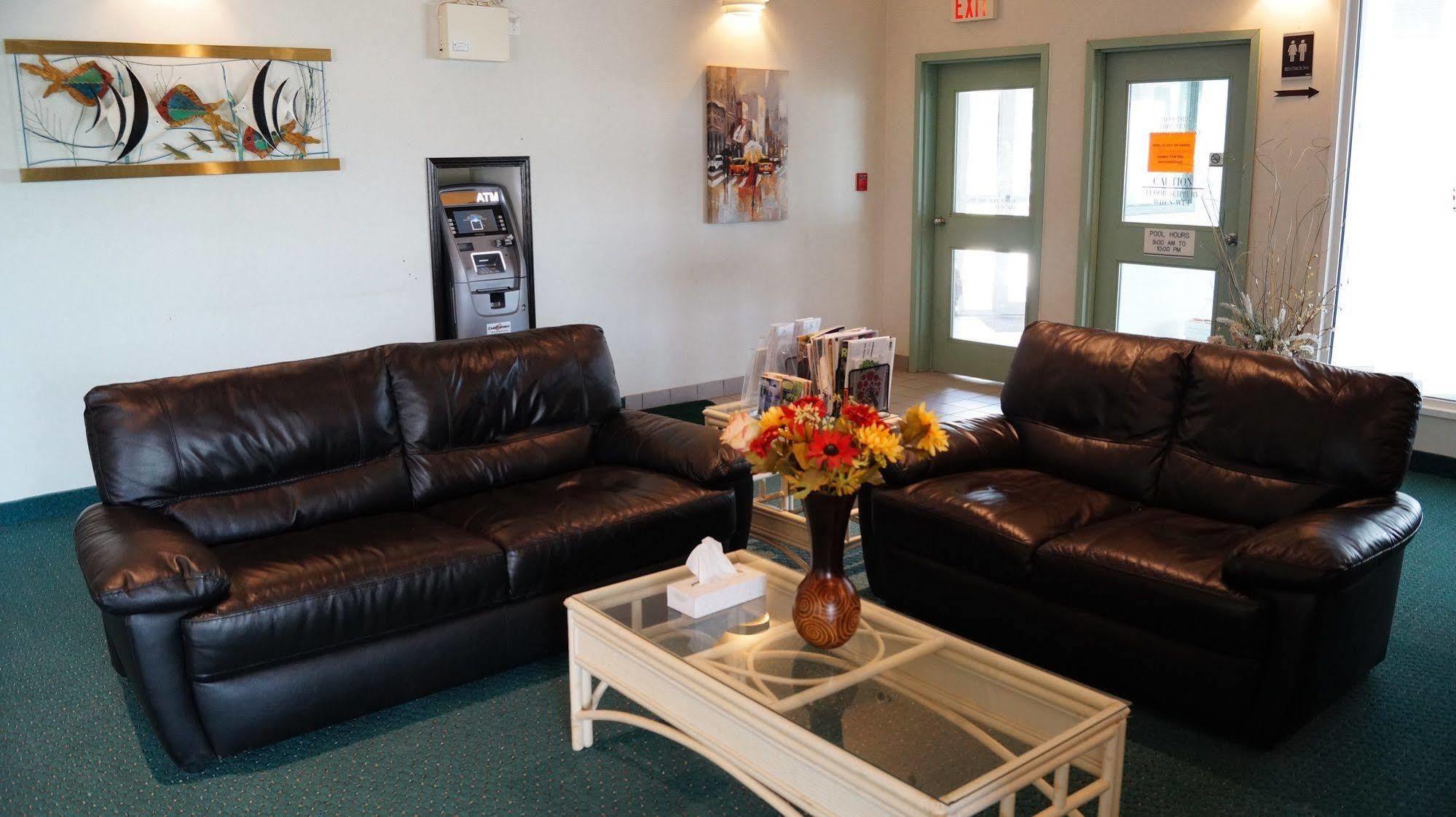Bay Hill Inns & Suites Neepawa エクステリア 写真
