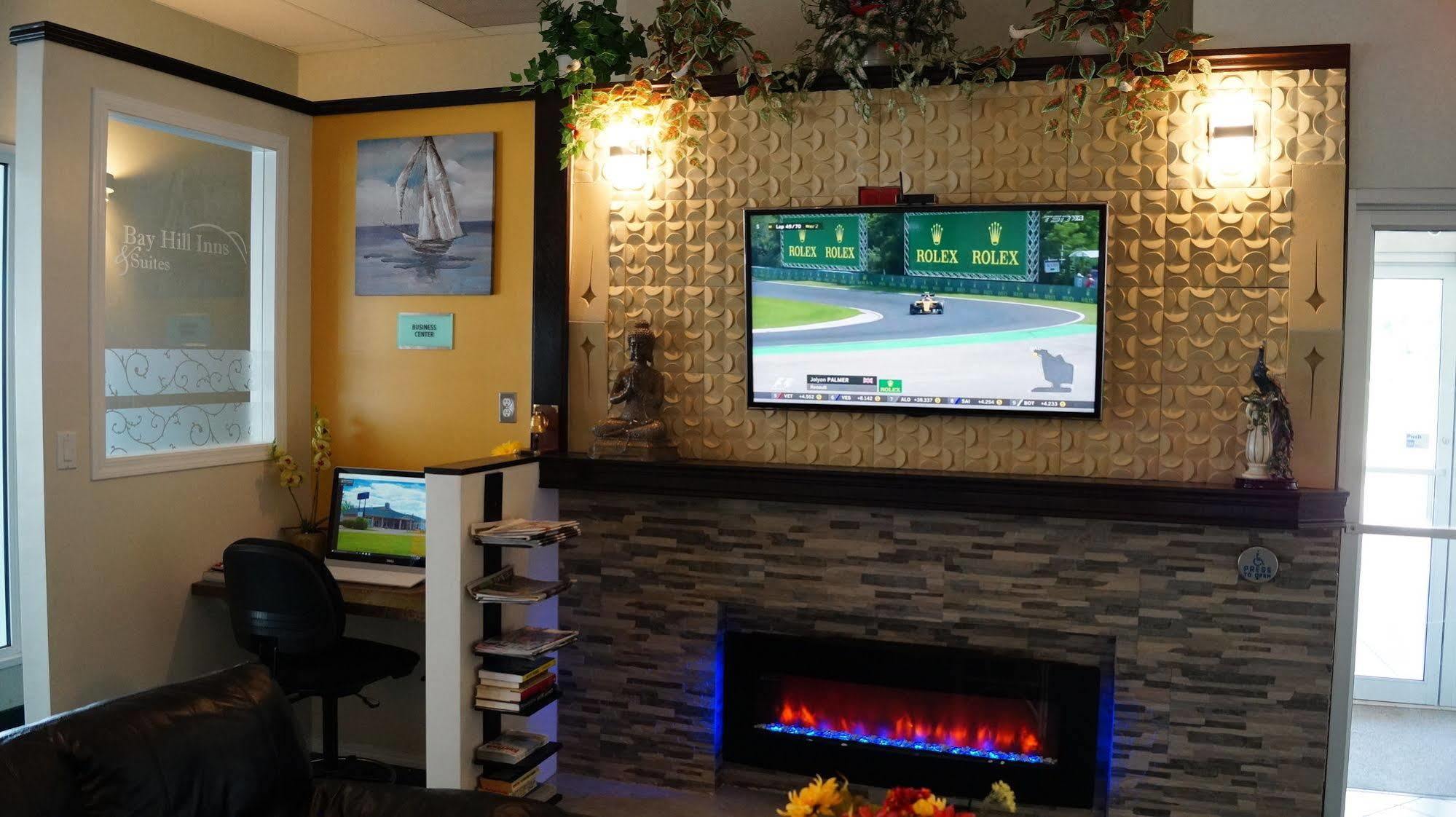Bay Hill Inns & Suites Neepawa エクステリア 写真