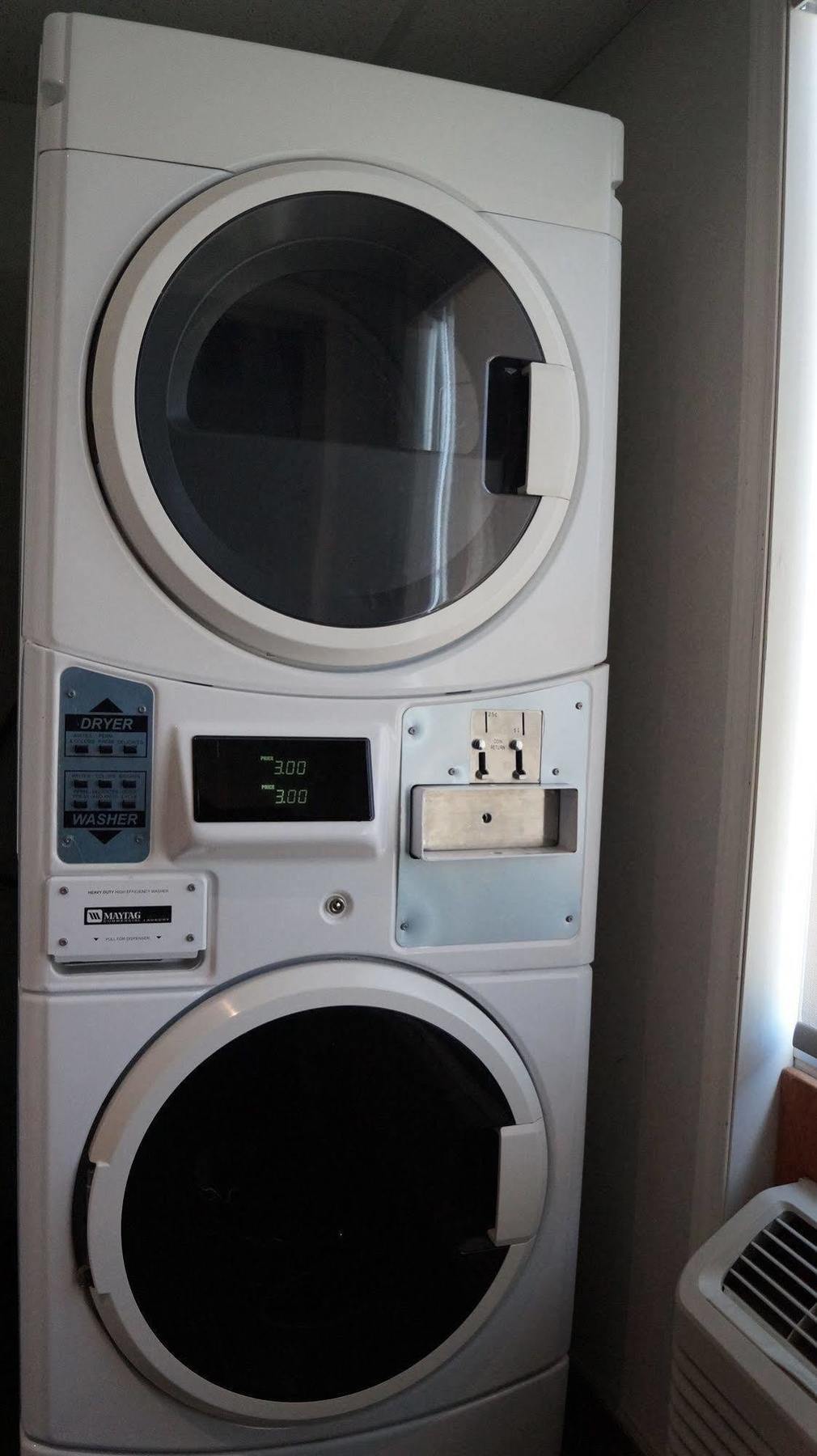 Bay Hill Inns & Suites Neepawa エクステリア 写真