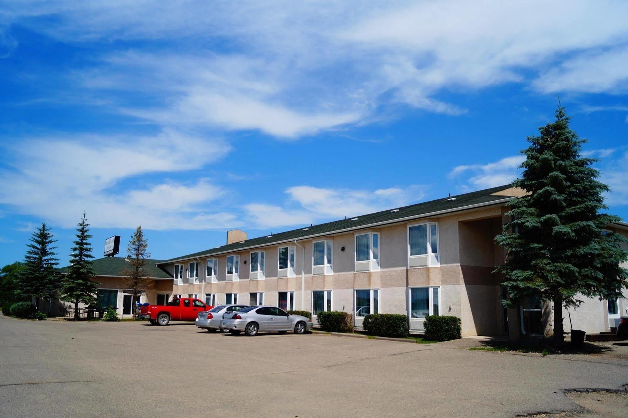 Bay Hill Inns & Suites Neepawa エクステリア 写真