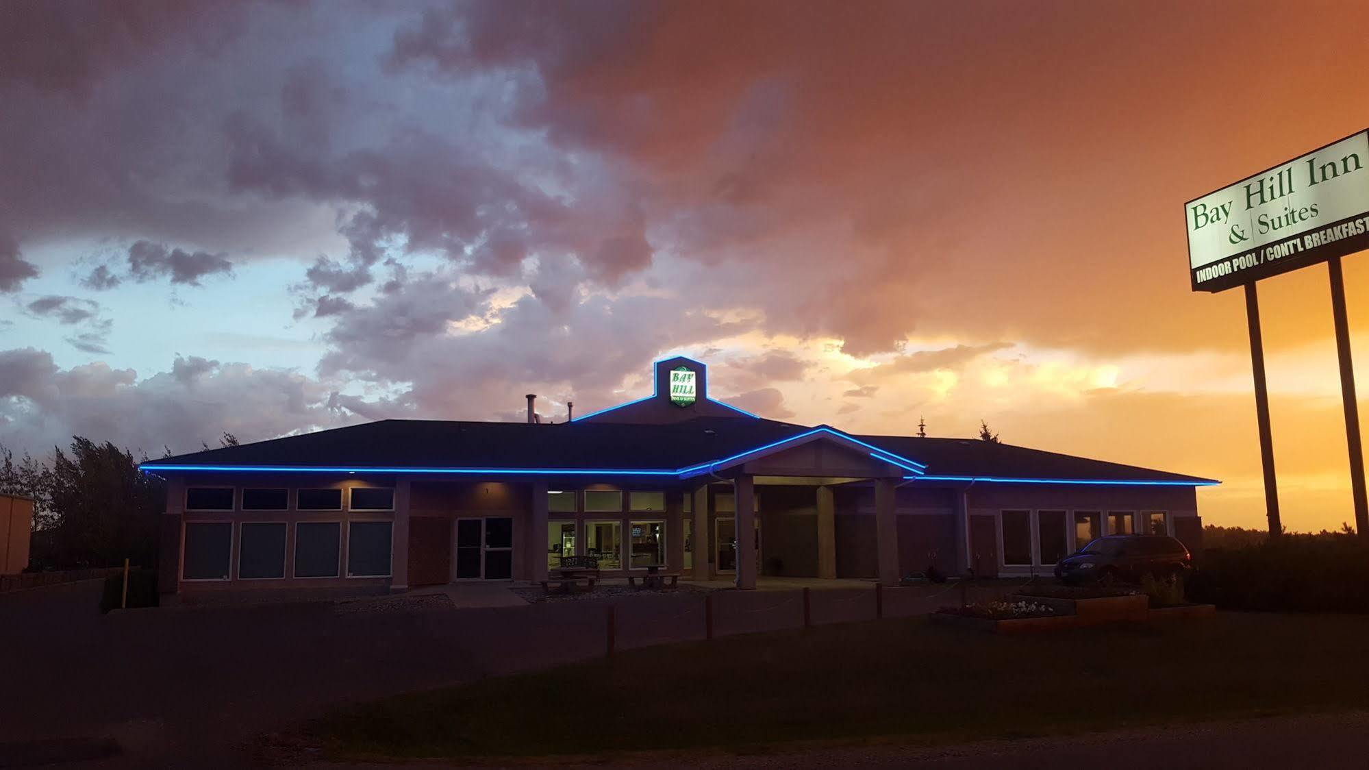 Bay Hill Inns & Suites Neepawa エクステリア 写真