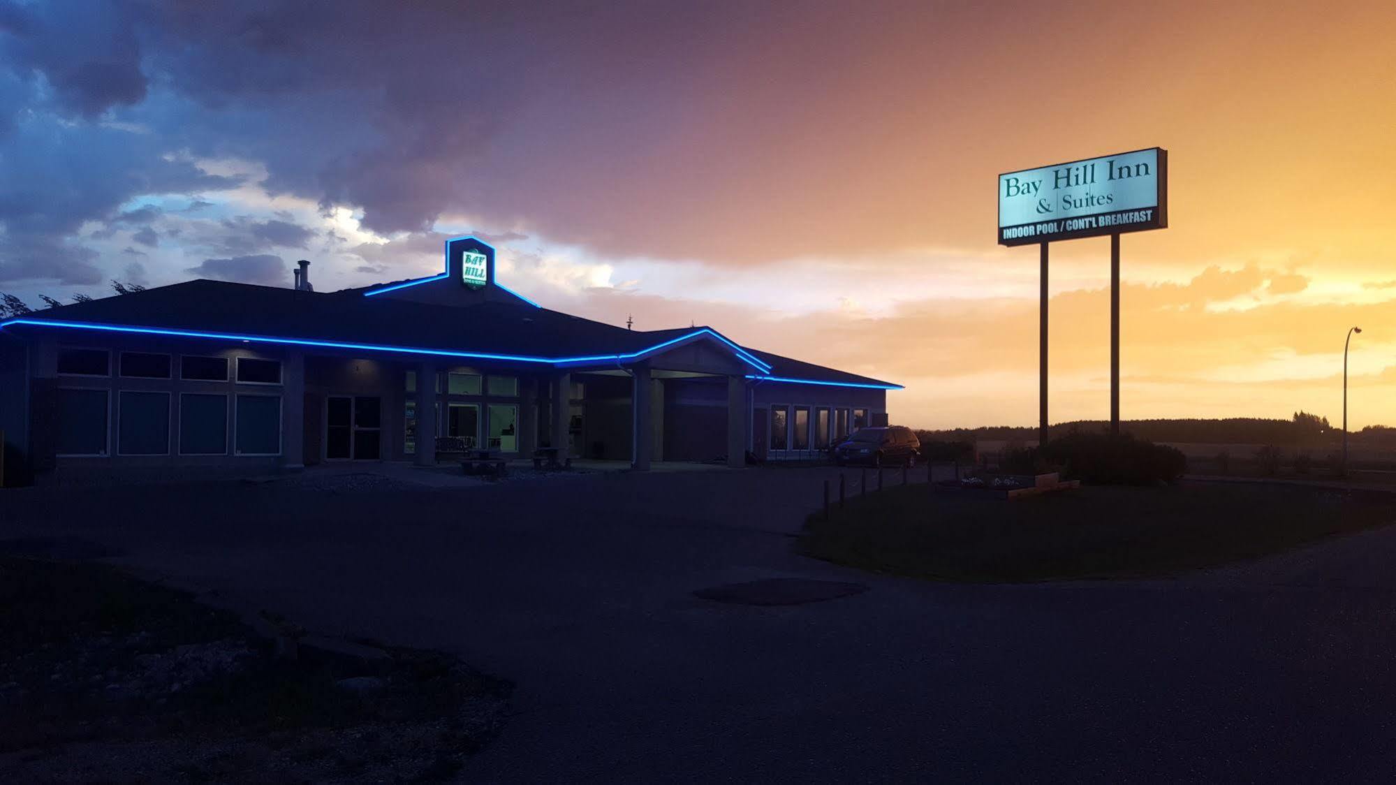 Bay Hill Inns & Suites Neepawa エクステリア 写真