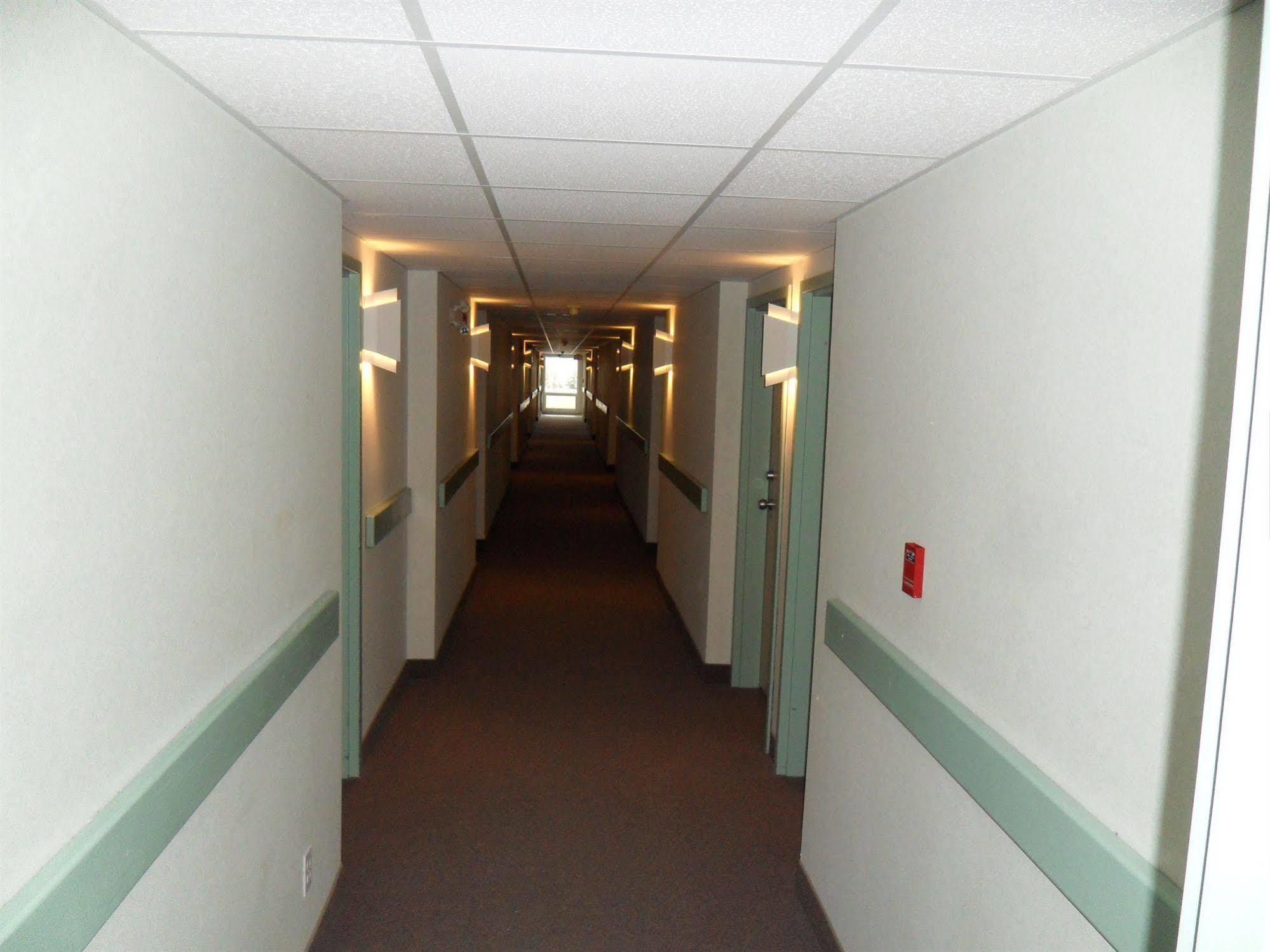 Bay Hill Inns & Suites Neepawa エクステリア 写真