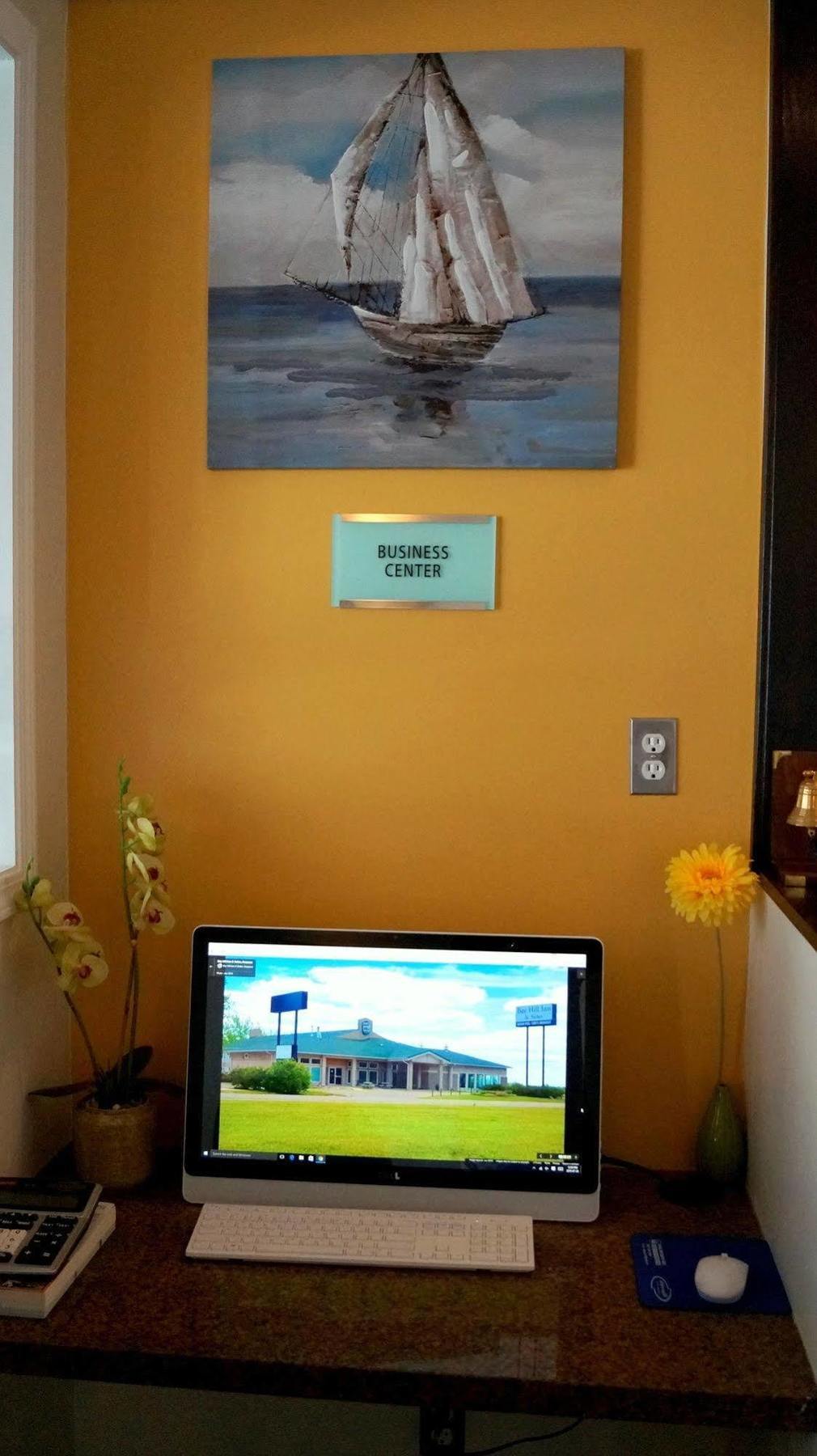 Bay Hill Inns & Suites Neepawa エクステリア 写真