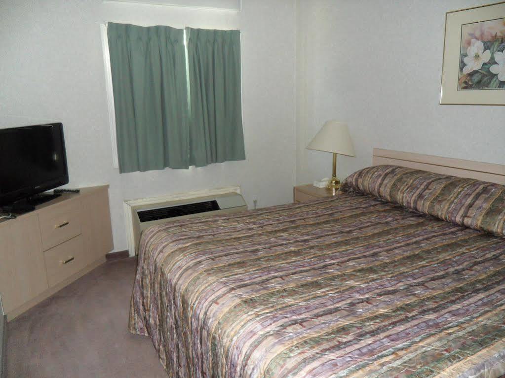 Bay Hill Inns & Suites Neepawa エクステリア 写真