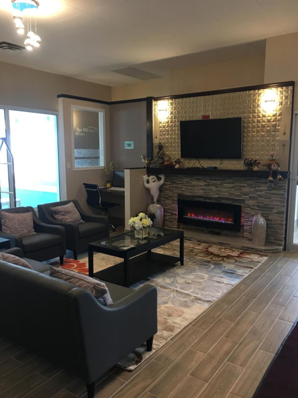 Bay Hill Inns & Suites Neepawa エクステリア 写真