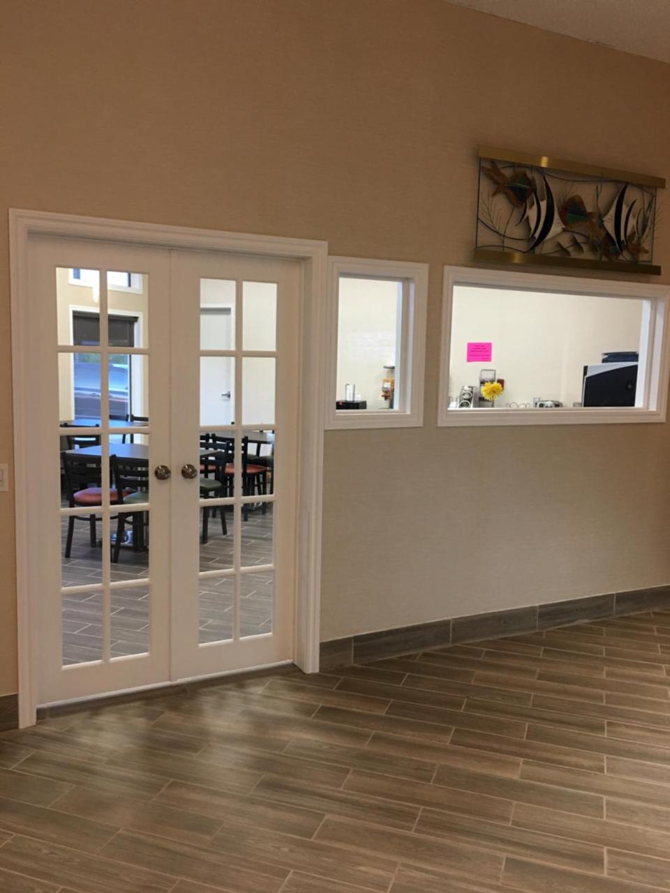 Bay Hill Inns & Suites Neepawa エクステリア 写真